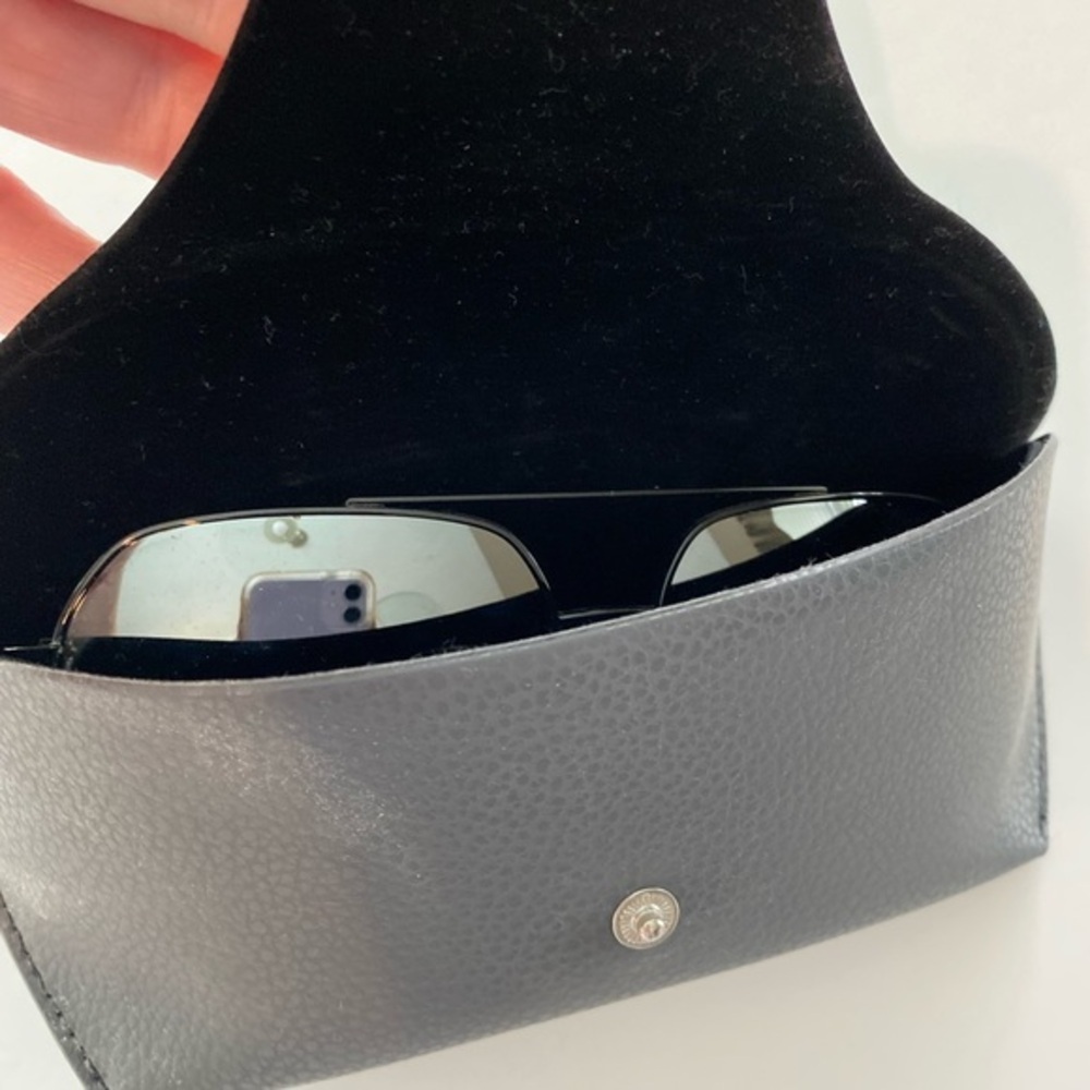 GUESS BLACK SUNGLASSES WITH CASE NEW WITH OUT TAG - Picture 8 of 11